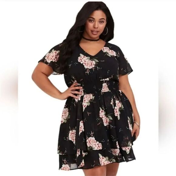 NEW Torrid Black Floral Smocked Georgette Dress in Dream Bouquet Size 2 (2X) - Picture 5 of 13